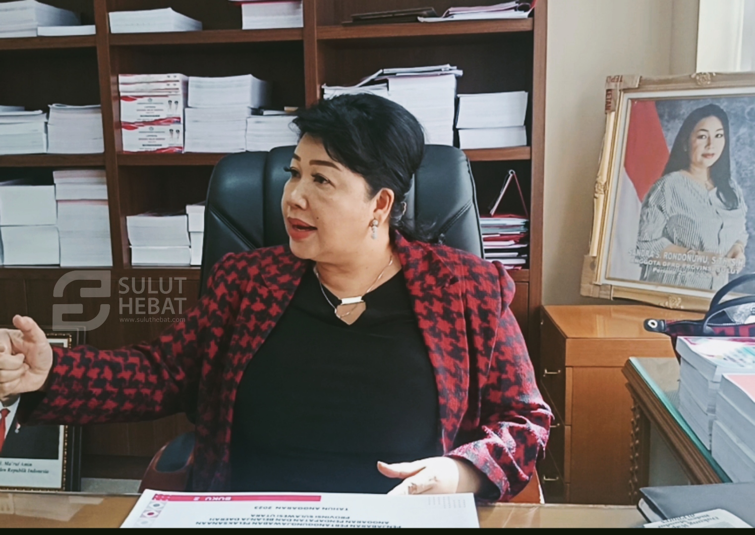 Picsart_24-07-22_23-34-52-939